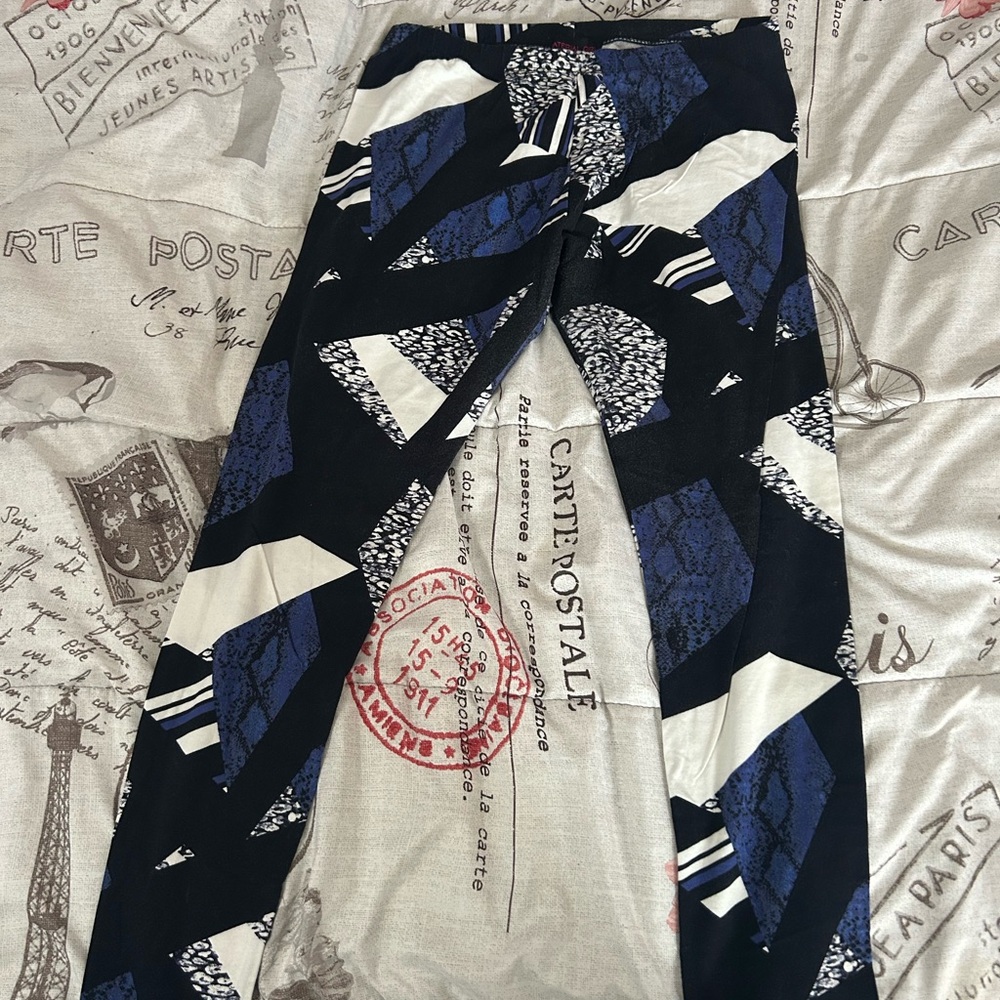 Material Girl Black and White Patterned Leggings